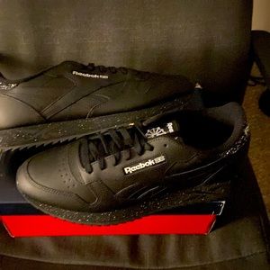 Size 12 Reebok Classic Brand New never worn